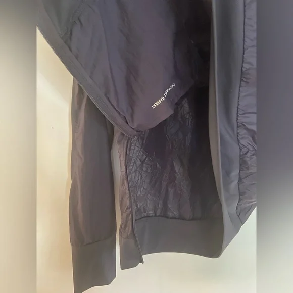 Nike Running Division Navy Packable Long Sleeve Top - Picture 6 of 11